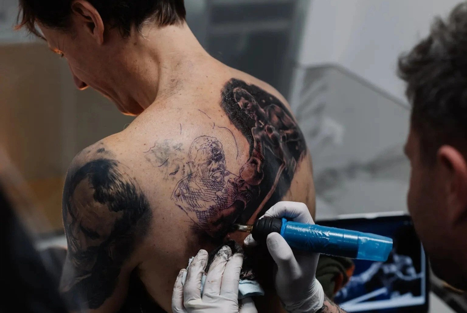 Lenh cam muc xam mau gay kho cho nghe si hinh anh