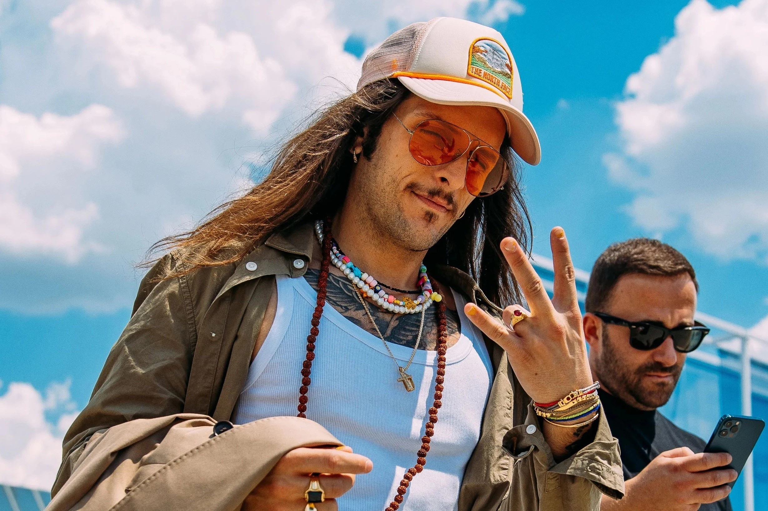 Mu tai xe tro thanh mot hinh anh