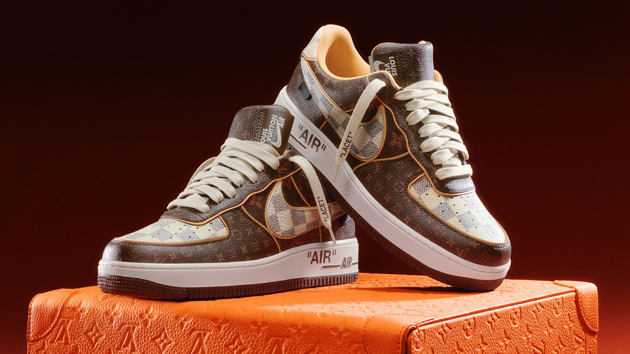 Doi sneakers duoc ban voi gia hon 150.000 USD anh 1