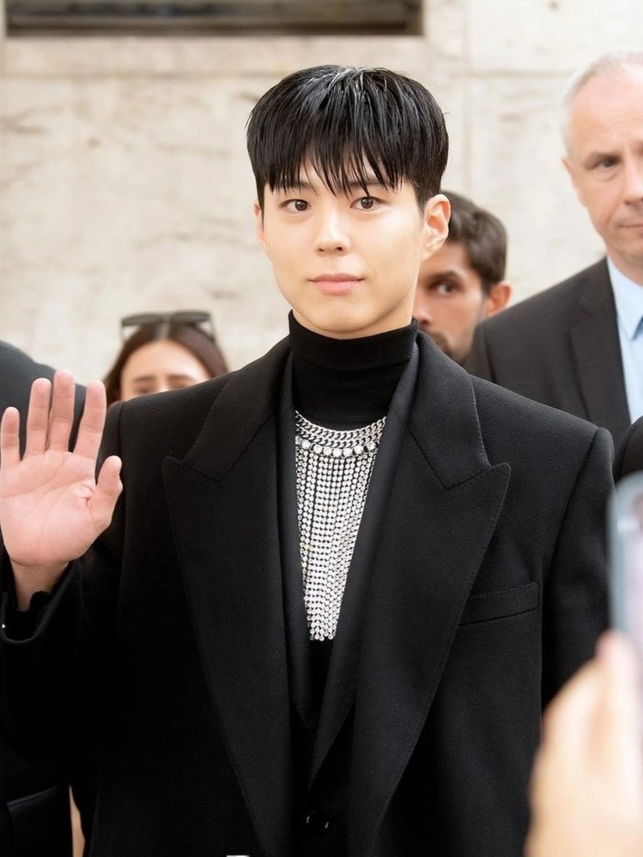 Lisa diện mốt lộ nội y ảnh 11 Lisa dien mot lo noi y anh 11