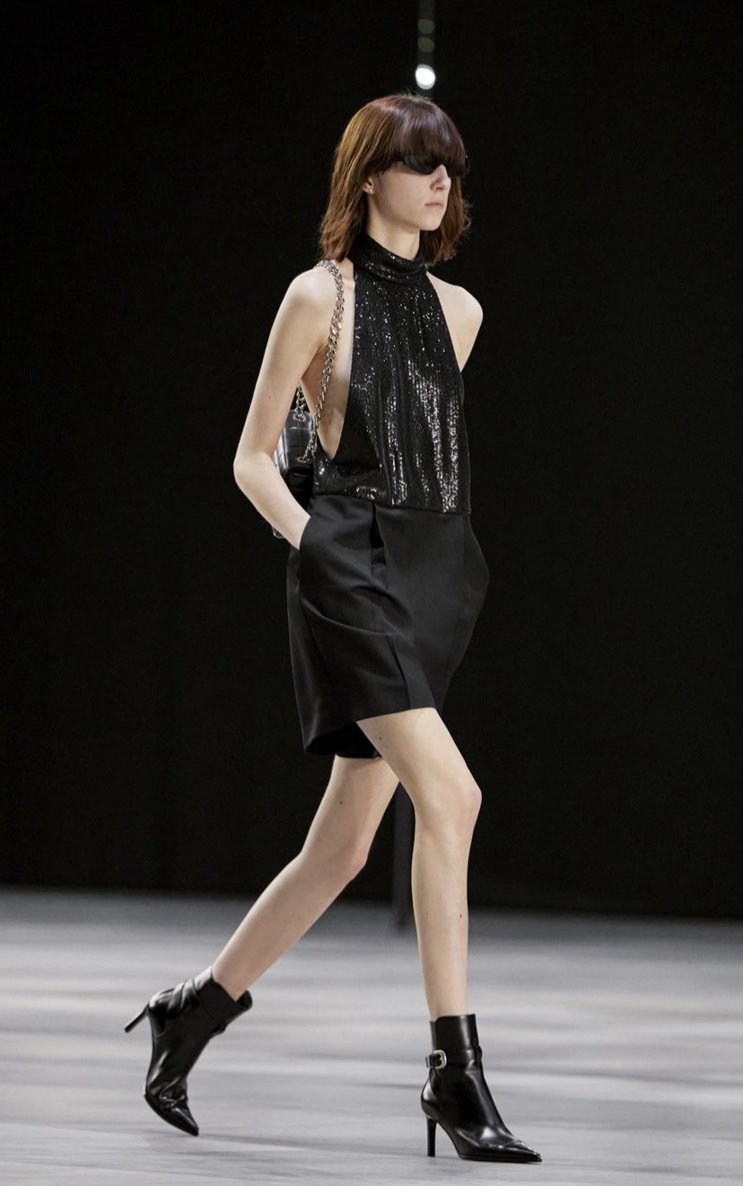 Lisa diện mốt lộ nội y ảnh 5 Lisa dien mot lo noi y anh 5