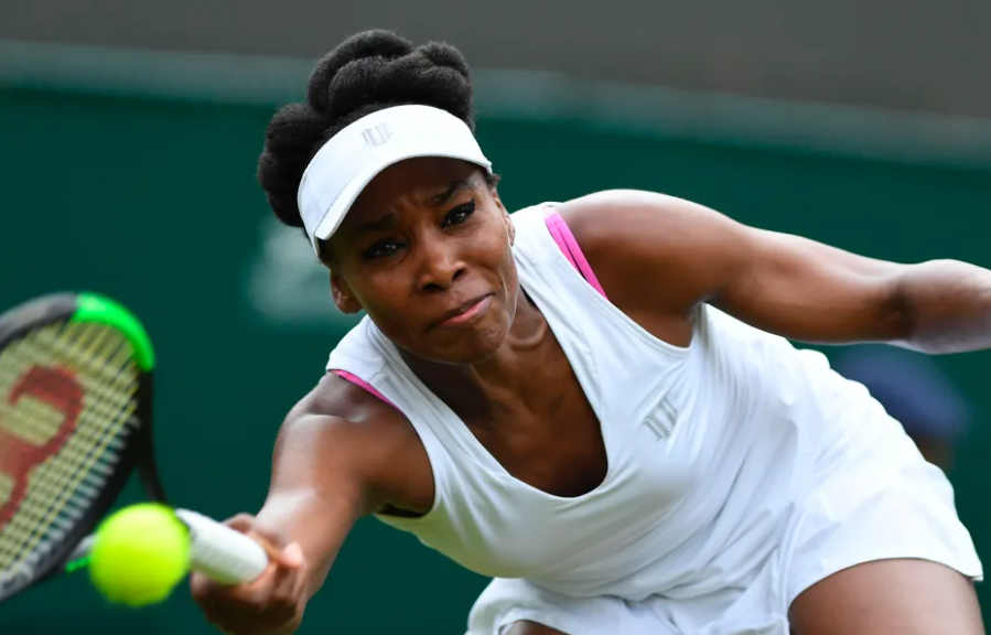 Venus Williams tung phai thay do lot ngay giua tran dau hinh anh