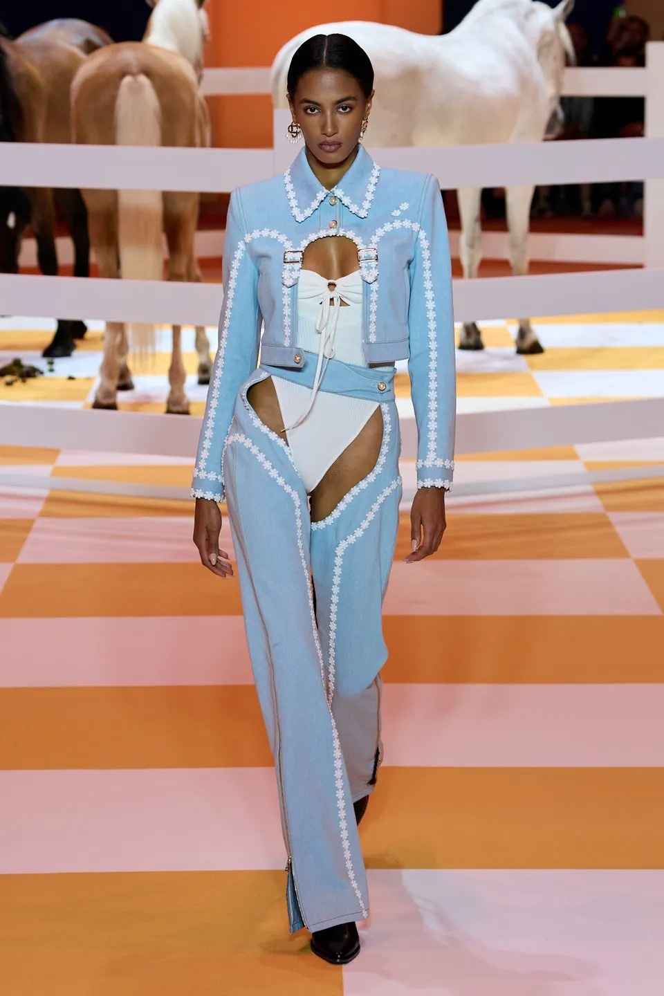 mốt mặc quần không đáy ảnh 3 mot mac quan khong day anh 3