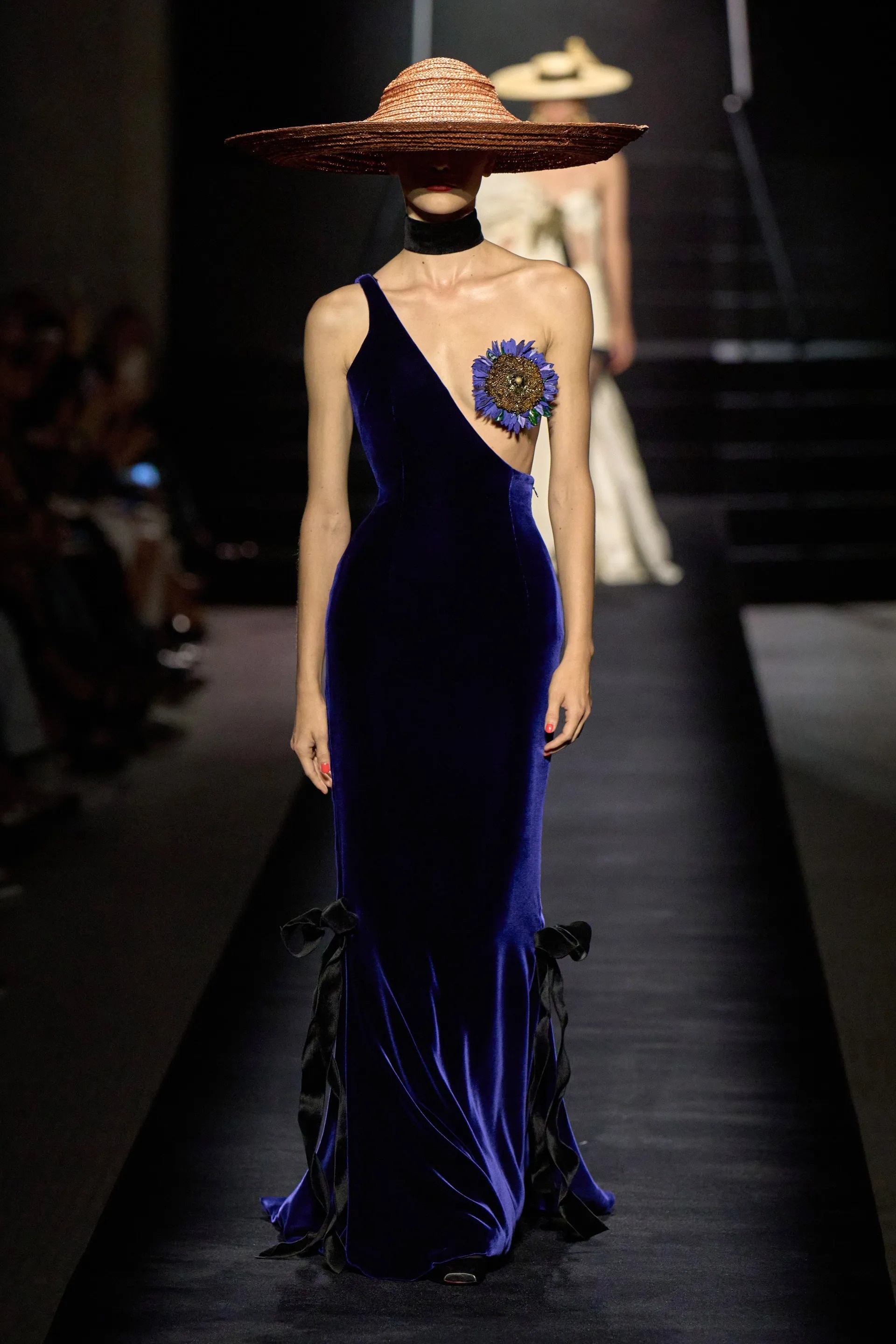 Trang phuc ton vong mot anh 4