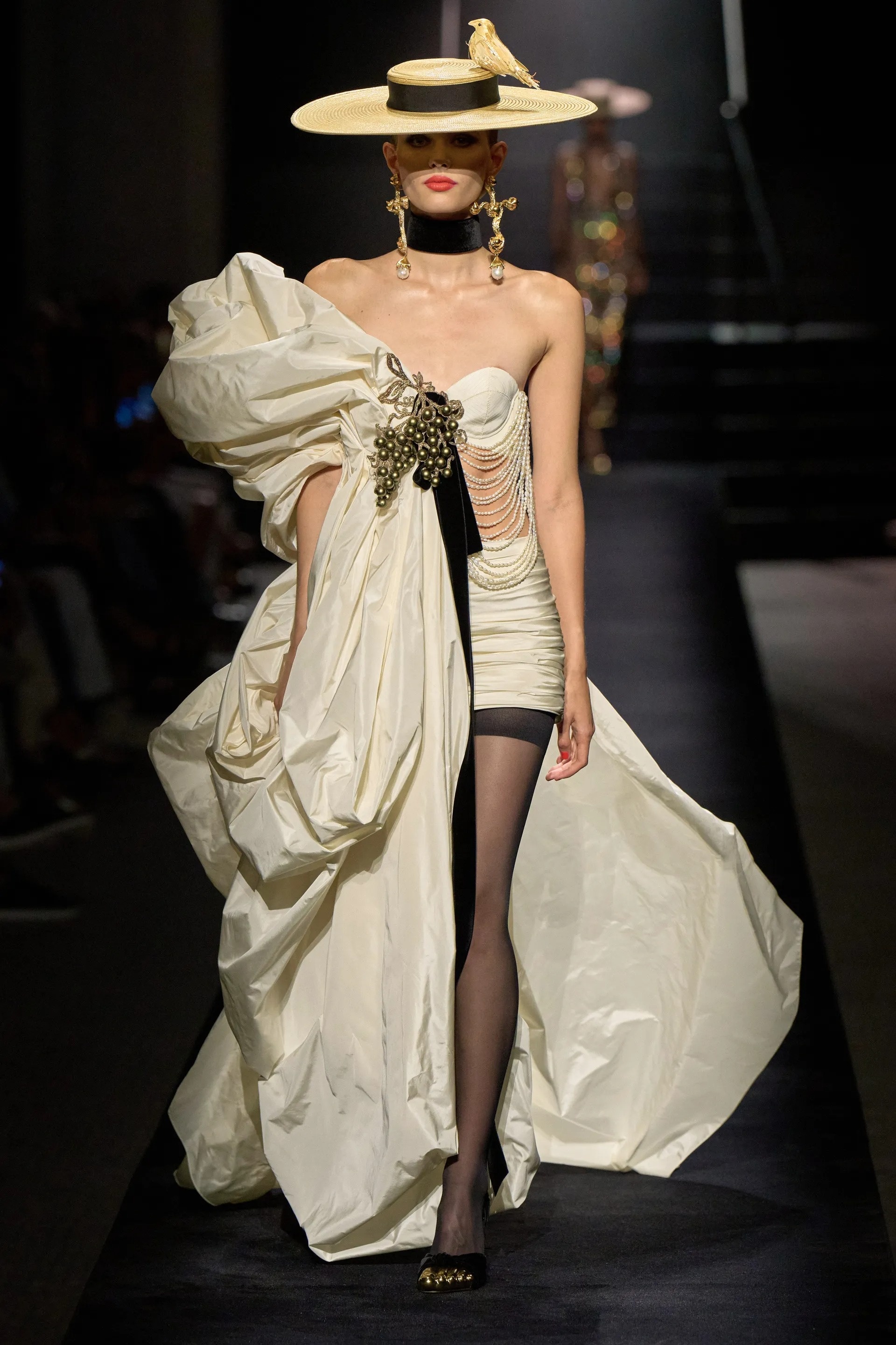 Trang phuc ton vong mot anh 10