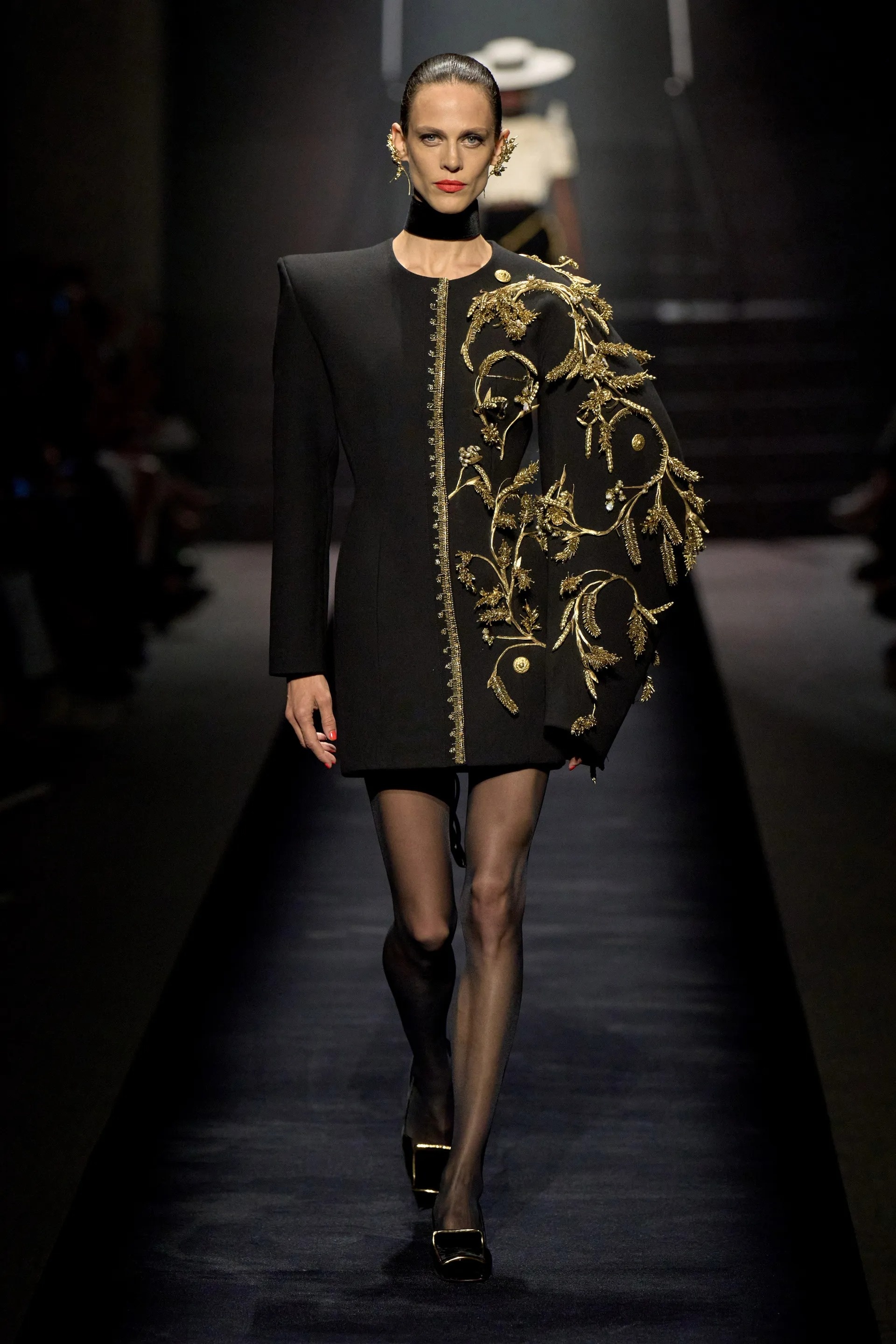 Trang phuc ton vong mot anh 15