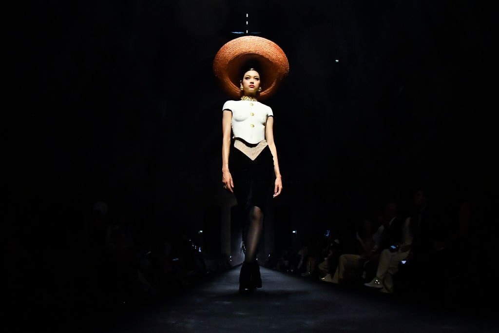 Trang phuc ton vong mot anh 1