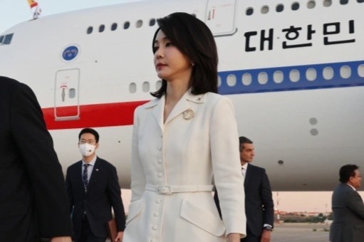 De nhat phu nhan Han Quoc khien mau vay chay hang hinh anh