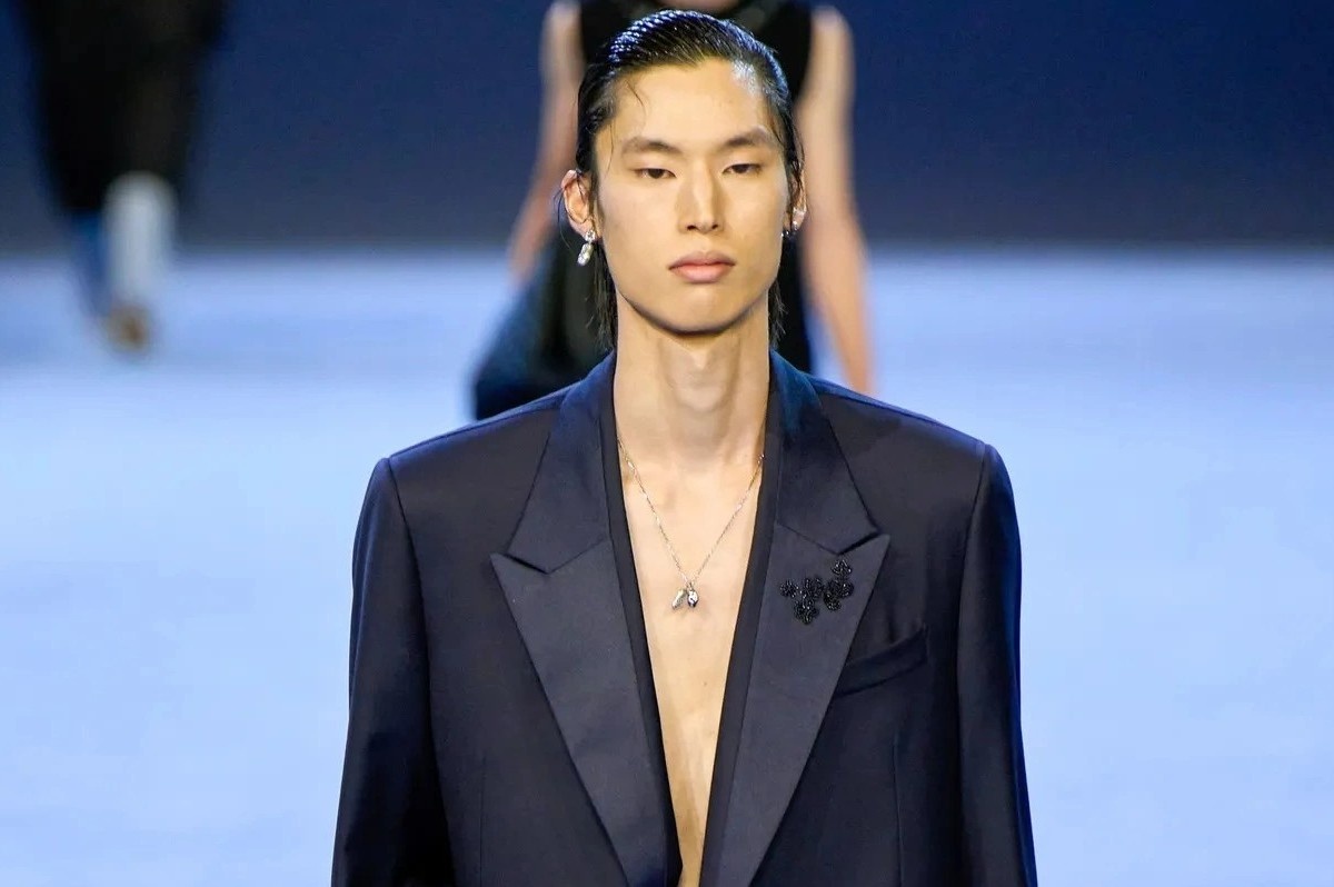 Trang phuc cua dan ong thay doi hinh anh