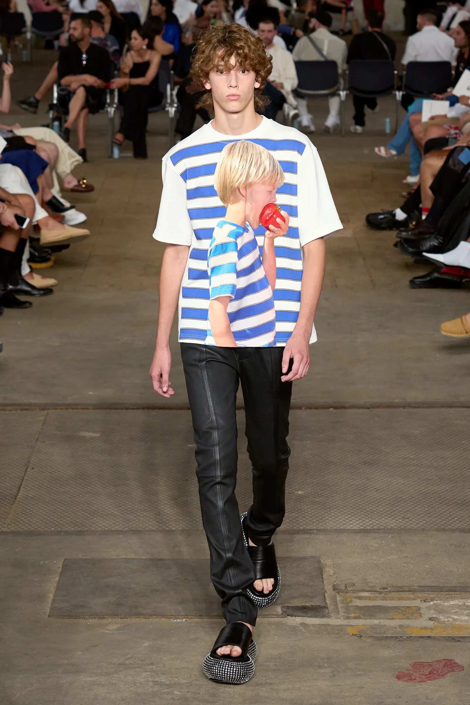 Trang phuc cua dan ong anh 2