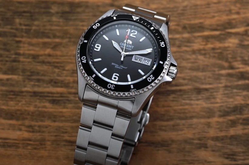 Mau dong ho gia duoi 150 USD hinh anh