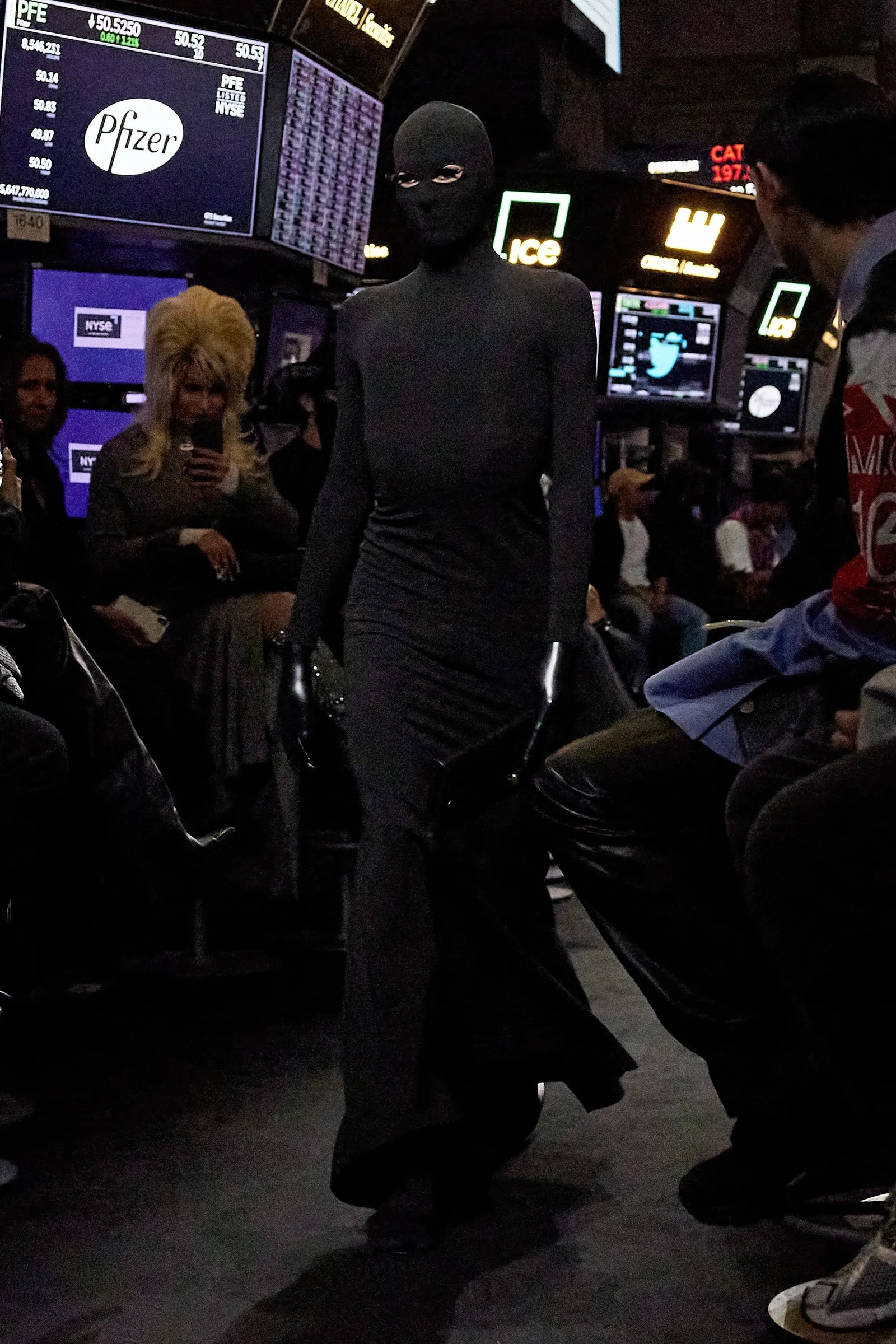 mẫu nammặc váy Balenciaga ảnh 3 mau nammac vay Balenciaga anh 3