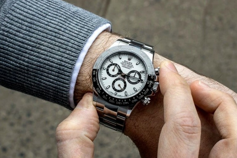 Gia dong ho Rolex giam hinh anh
