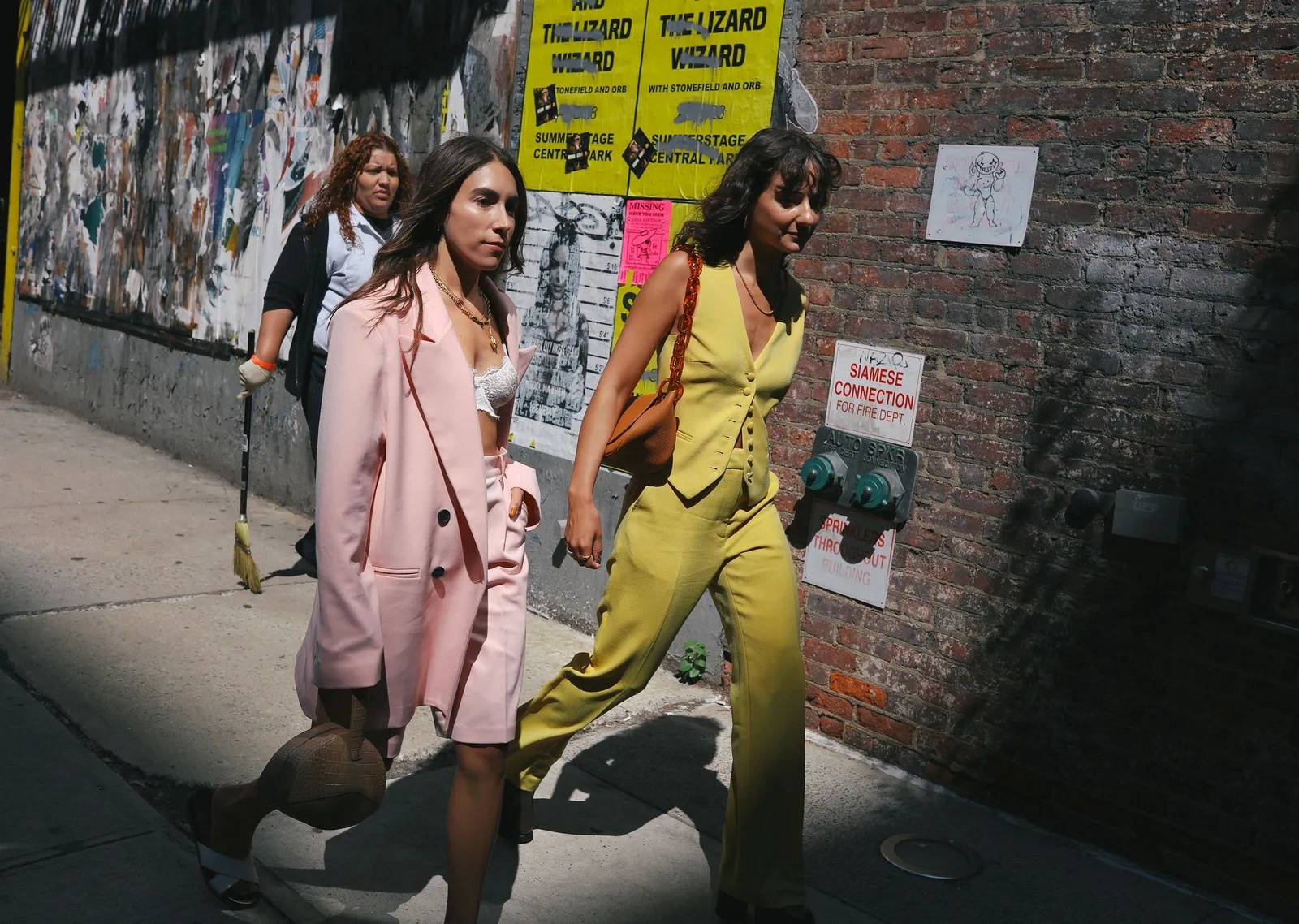 mac bra xuong pho anh 11