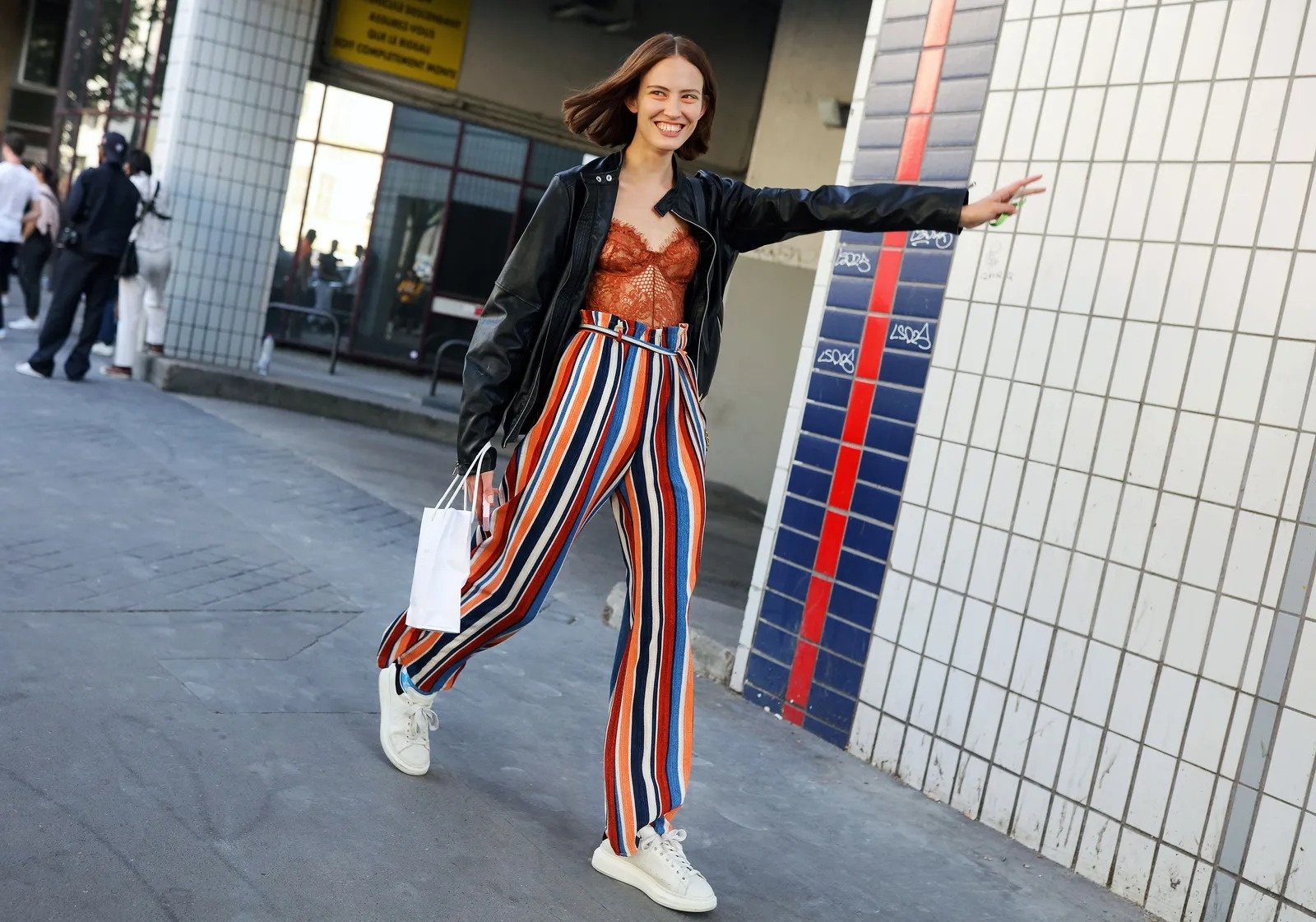 mac bra xuong pho anh 4