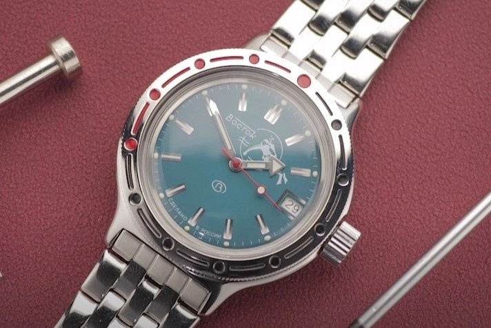 Mau dong ho lan gia duoi 200 USD hinh anh