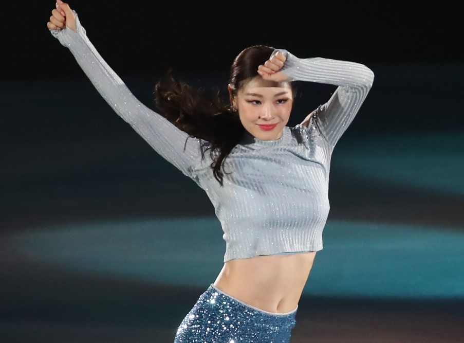 Phong cach nu hoang truot bang Kim Yuna hinh anh