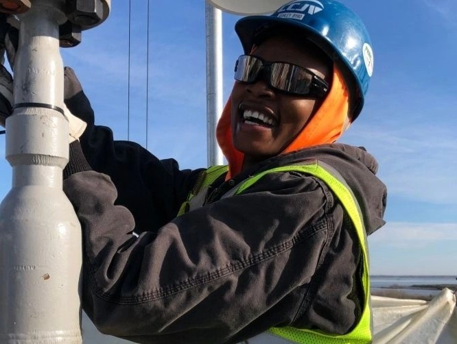 Tu cong nhan xay dung den nguoi mau ao tam hinh anh