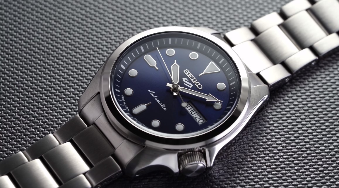 đồng hồ nhìn đắt tiền  ảnh 1 dong ho nhin dat tien anh 1