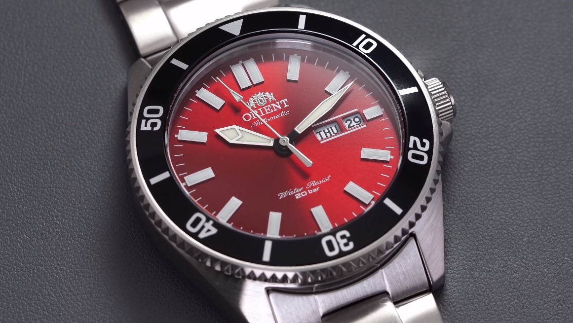 đồng hồ nhìn đắt tiền  ảnh 2 dong ho nhin dat tien anh 2