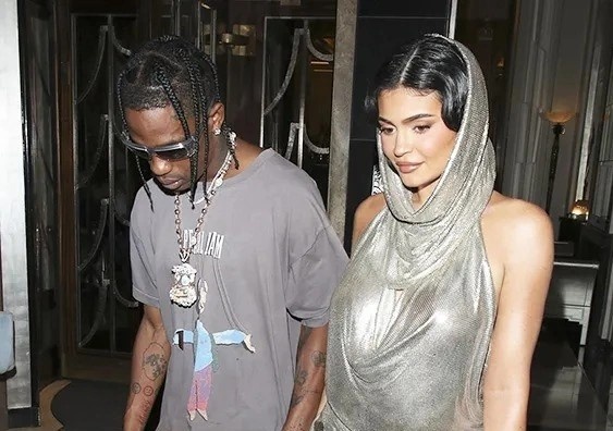 Gia dinh Kylie Jenner mac dong dieu hinh anh