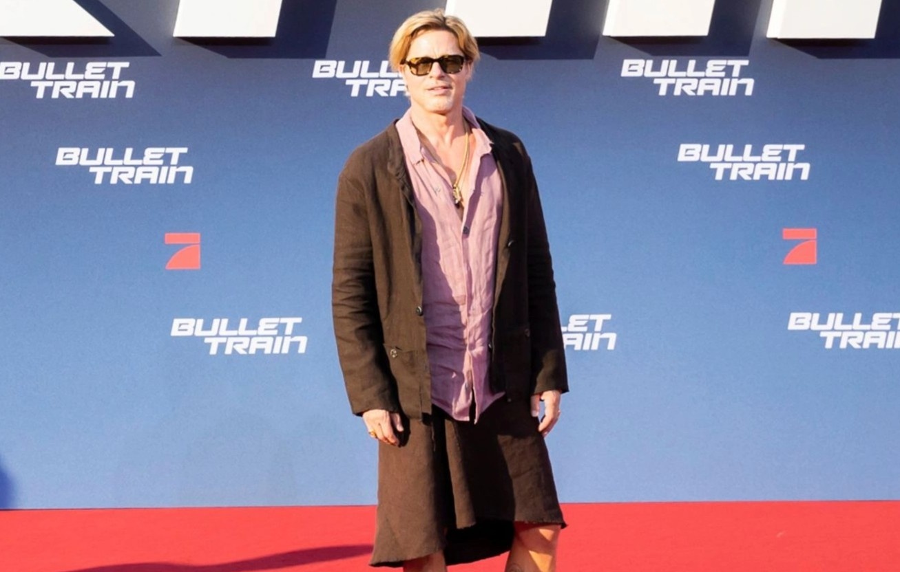 Phia sau chiec vay cua Brad Pitt hinh anh