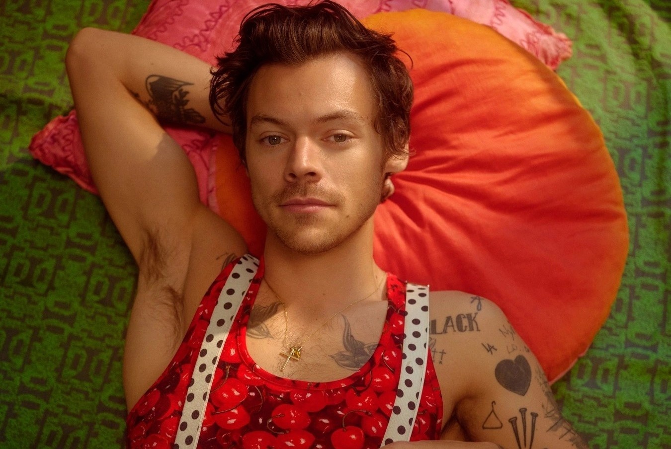 Chuyen Harry Styles mac vay hinh anh