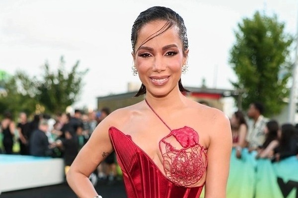 Tham hoa thoi trang tai MTV VMAs 2022 hinh anh