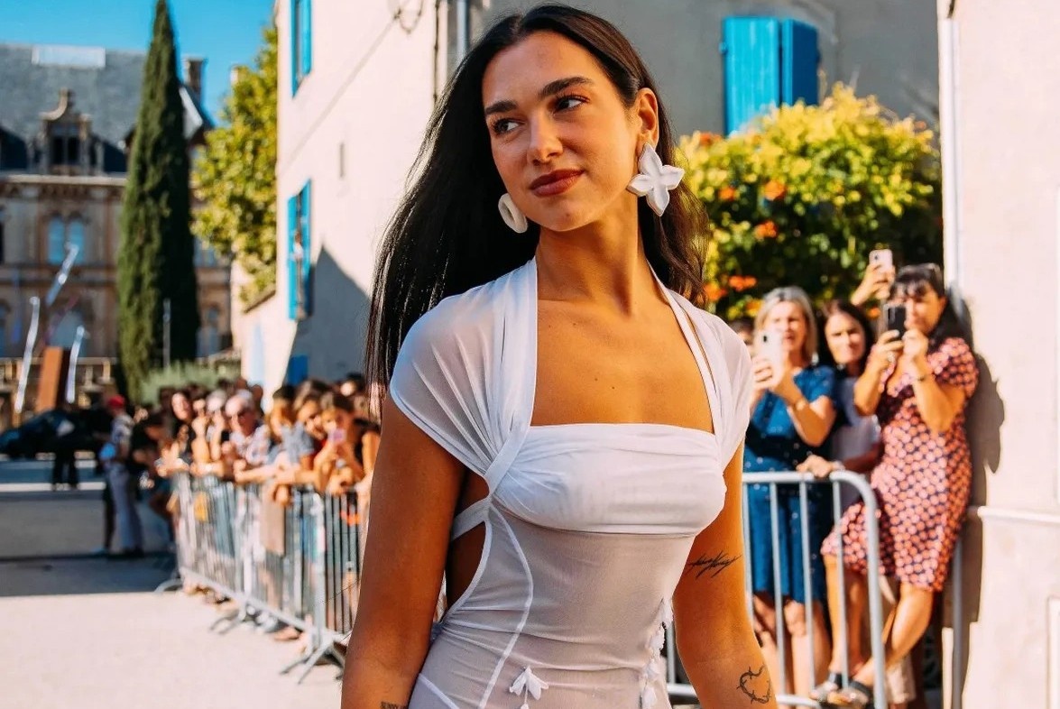 Phia sau mot mac vay lo noi y du dam cuoi hinh anh