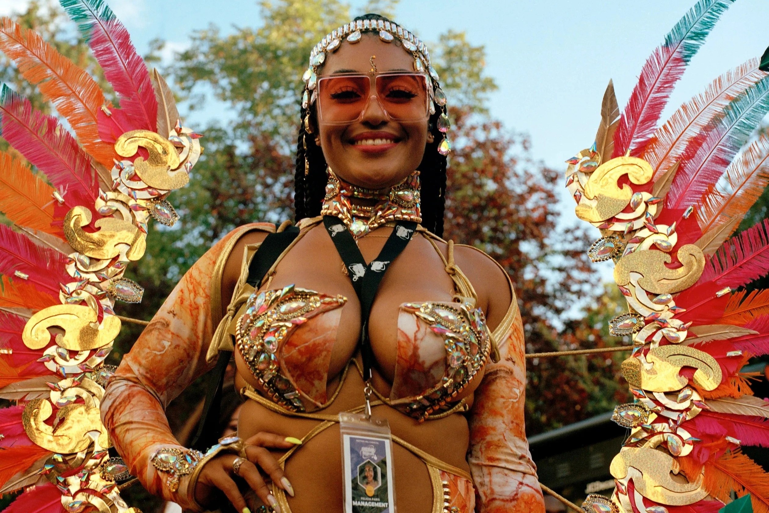 Trang phuc tao bao phu song duong pho hinh anh