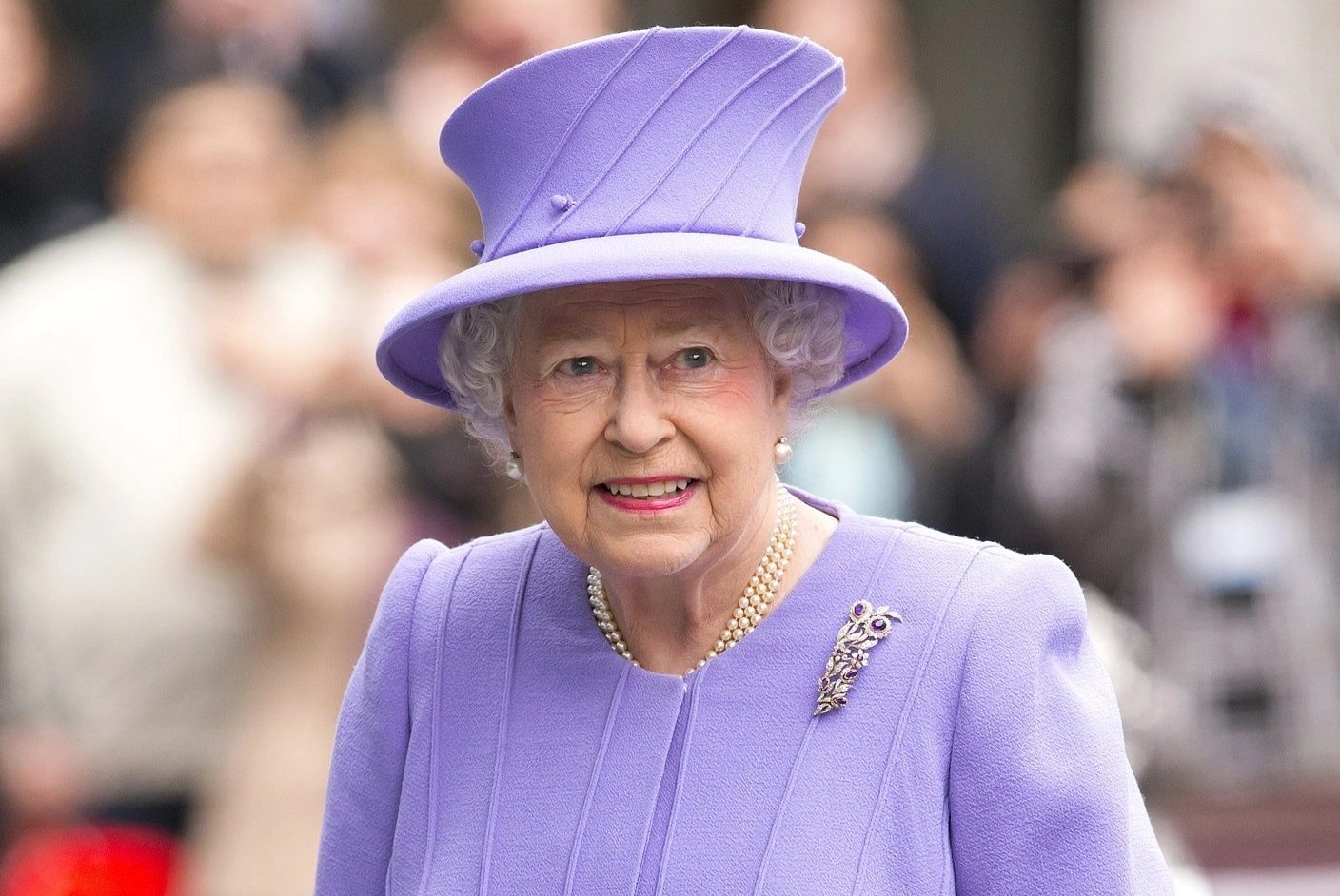 Nu hoang Elizabeth II - mot bieu tuong thoi trang hinh anh