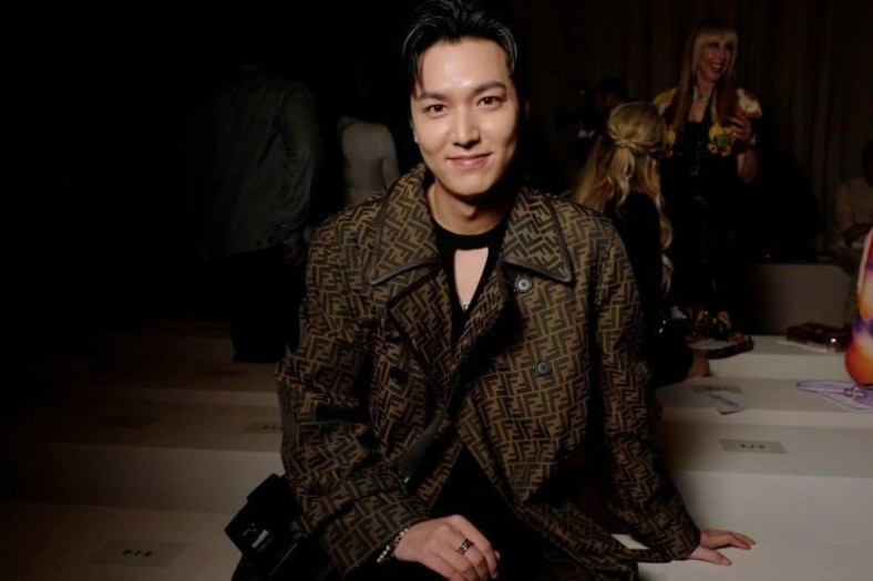 Lee Min Ho va cac sao ngoi vi tri Front-row trong show thoi trang hinh anh