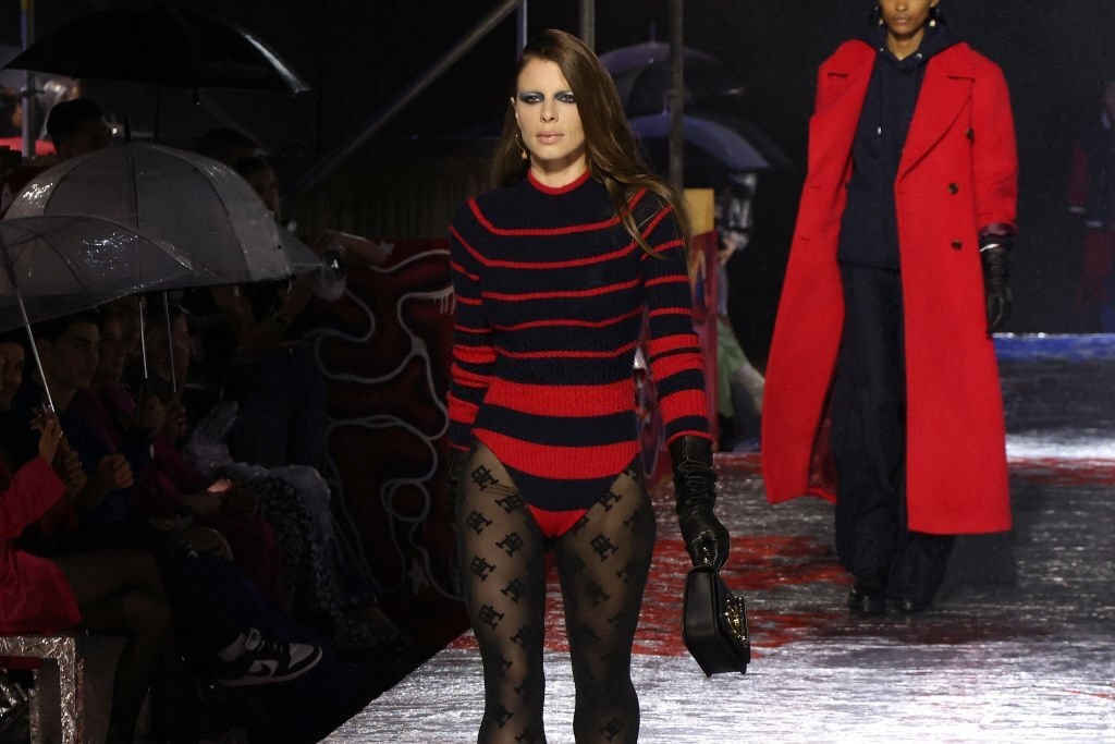 Julia Fox goi cam anh 7