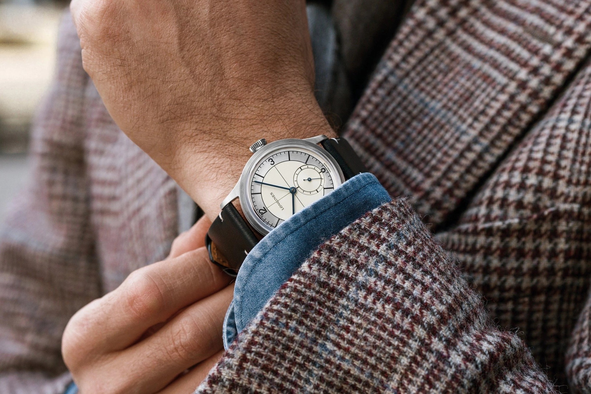 Gia cua nhung mau dong ho khong loi mot hinh anh