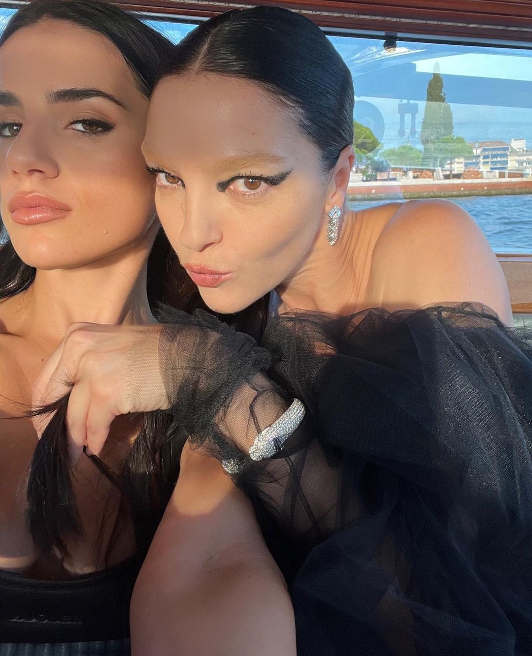 trang phục hở bạo ảnh 1 trang phuc ho bao anh 1