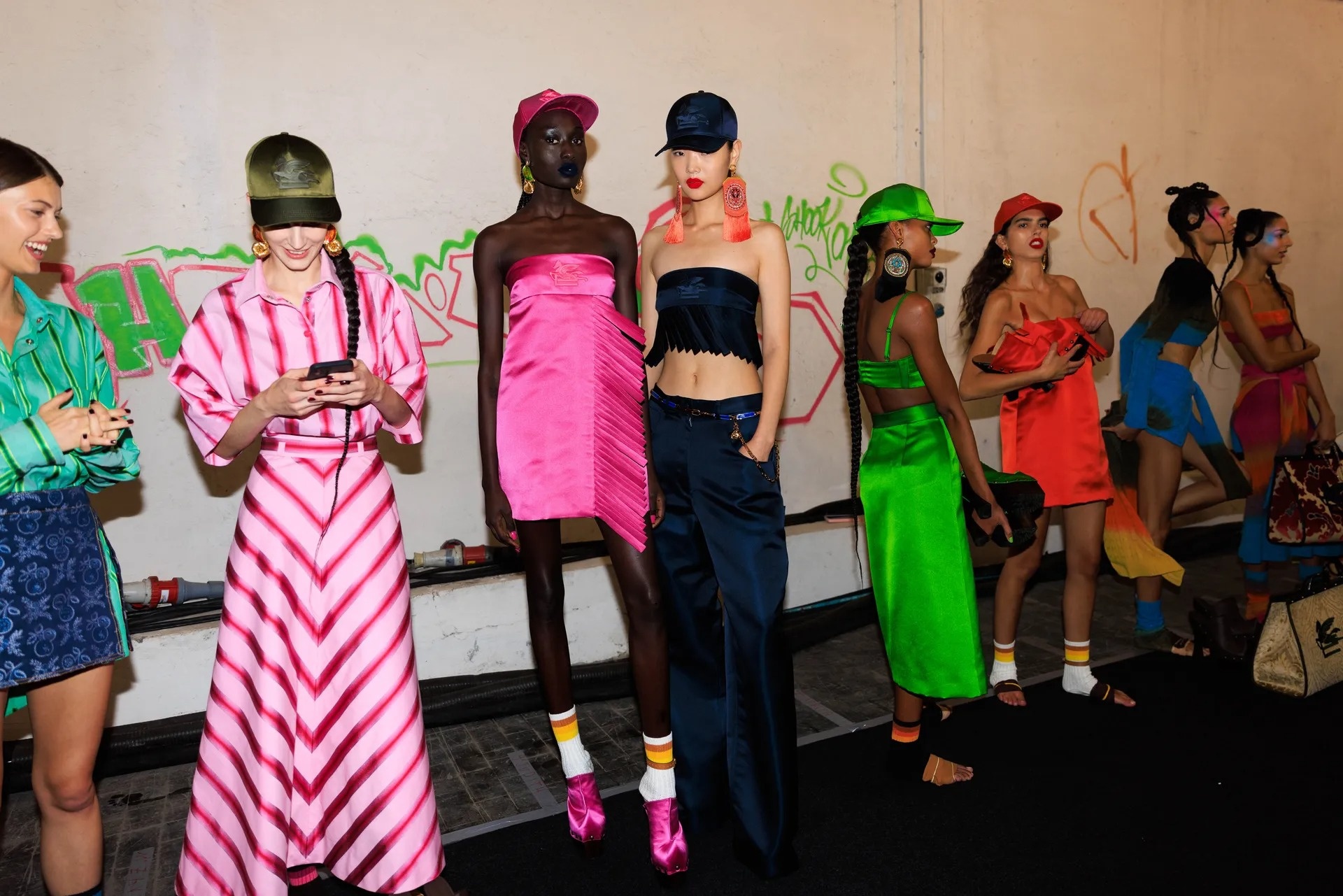 người mẫu hậu trường ảnh 1 nguoi mau hau truong anh 1