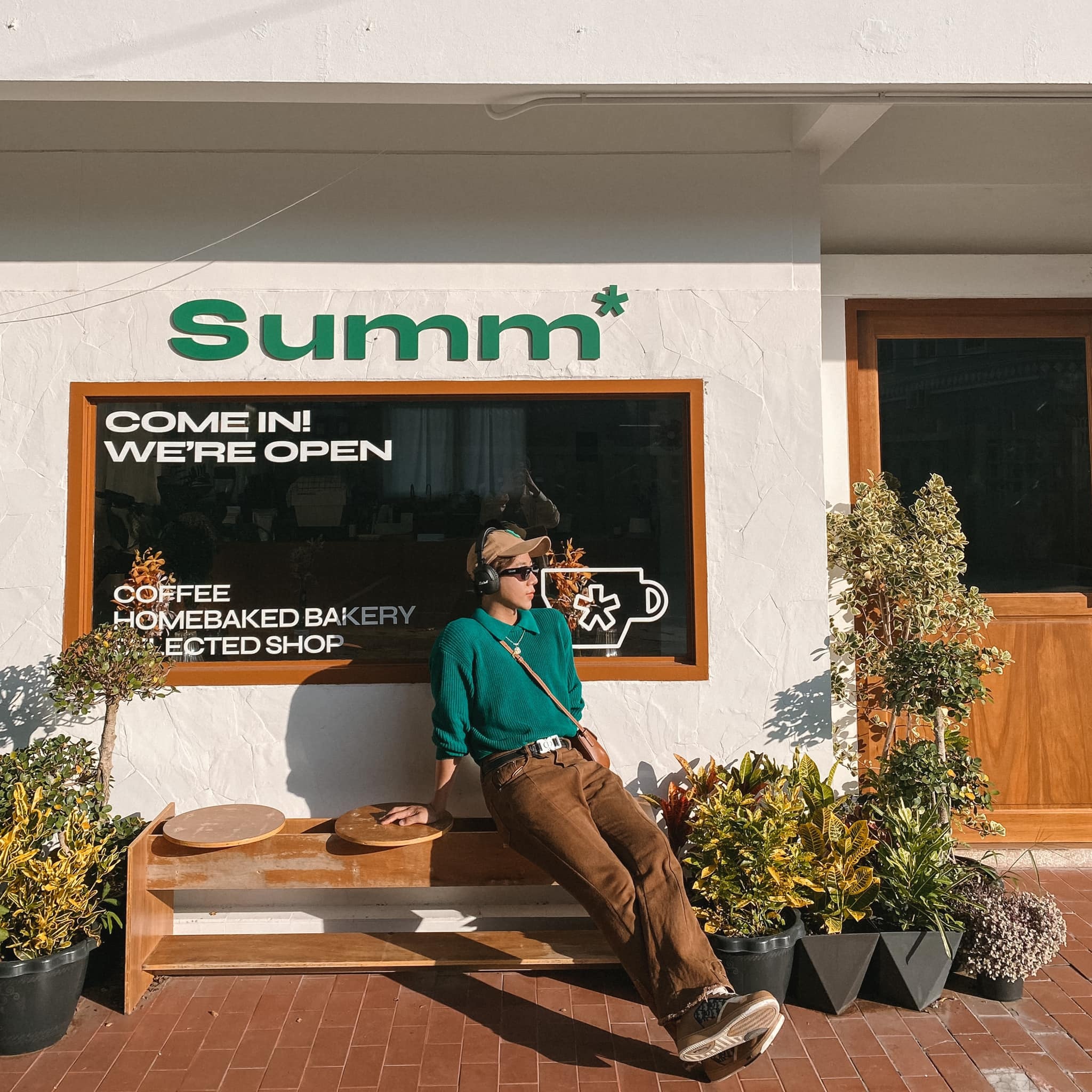 sinh vien mua ao anh 4