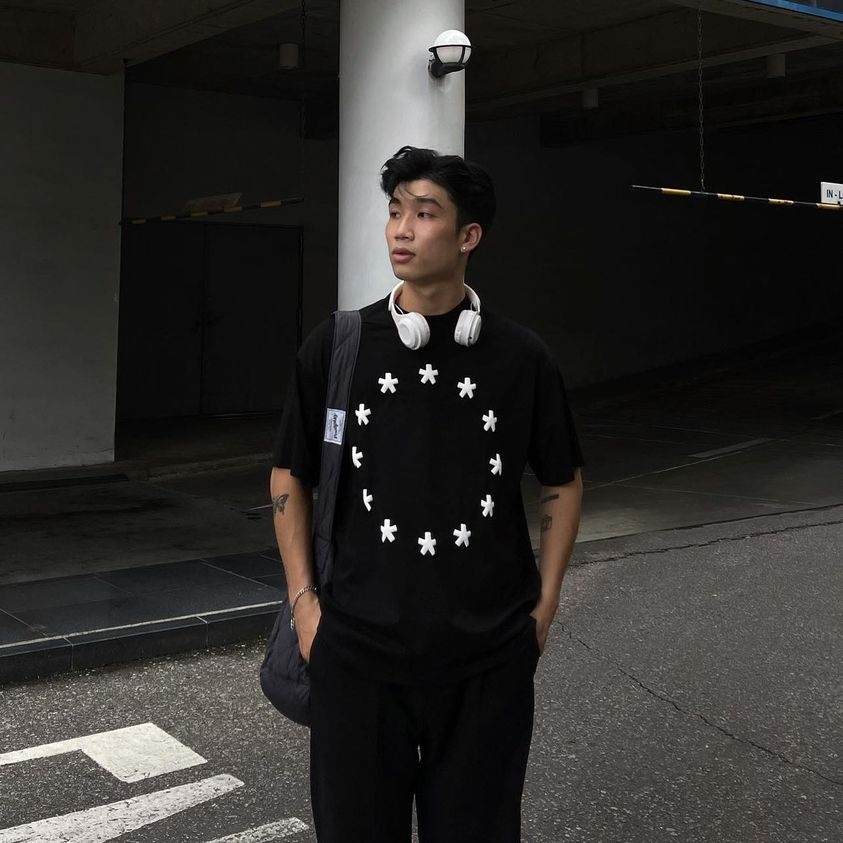 sinh vien mua ao anh 1