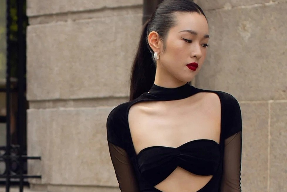 Trang phuc cat xe tren duong pho Trung Quoc hinh anh