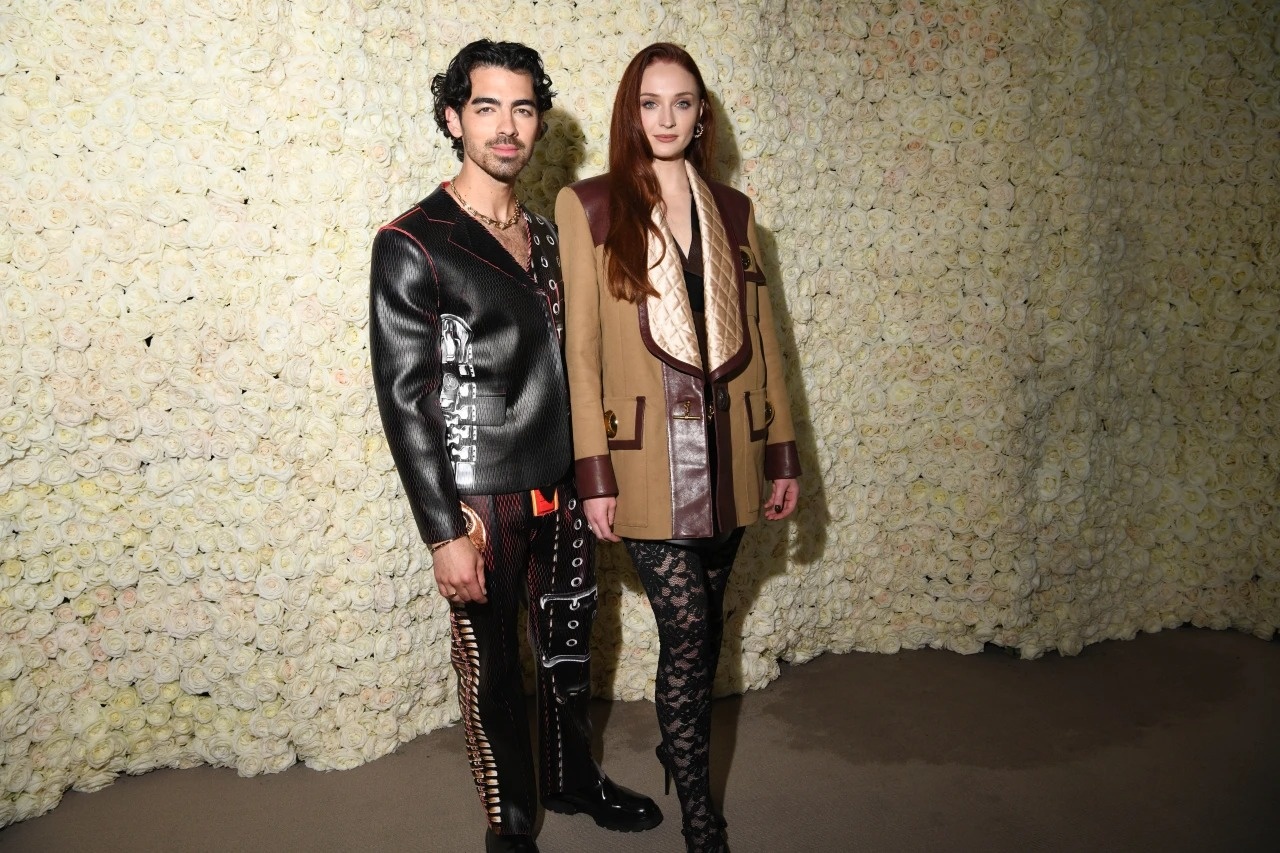 selena va hailey anh 9