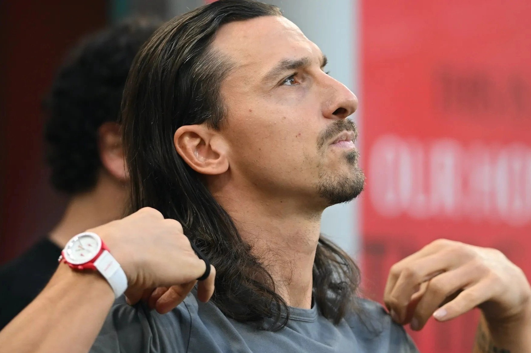 Ibrahimovic deo dong ho gia re hinh anh