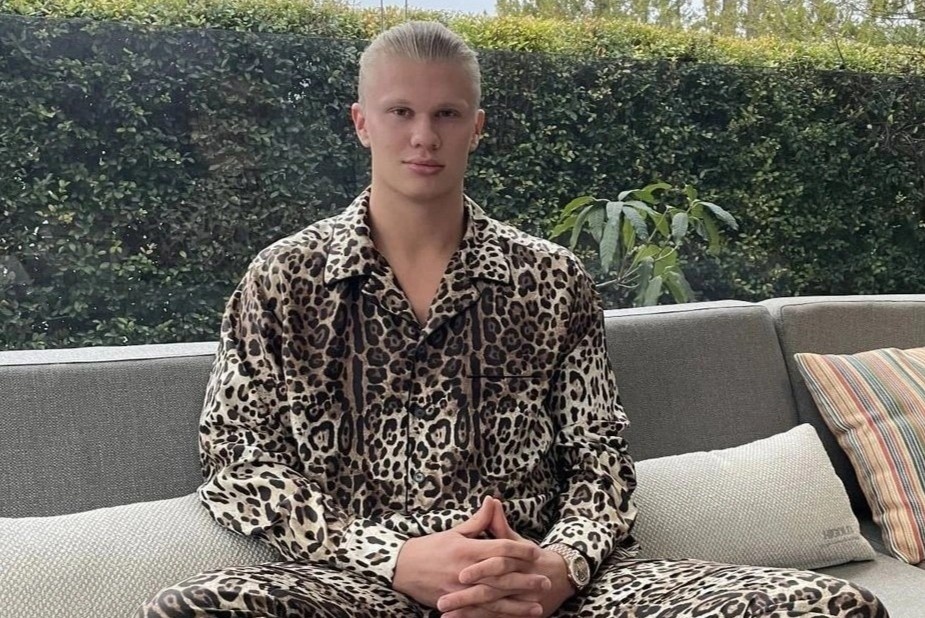 So thich deo dong ho vang cua Haaland hinh anh