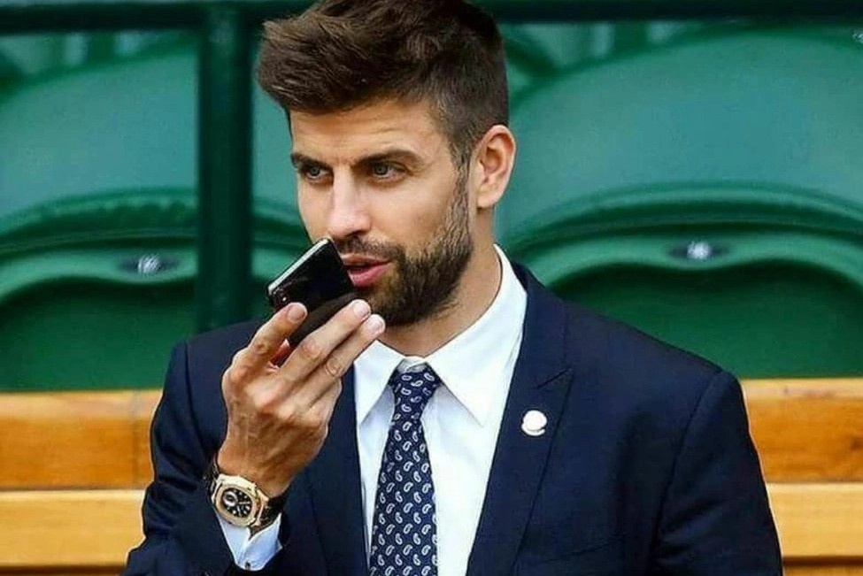 Gerard Pique thich deo dong ho sang hinh anh