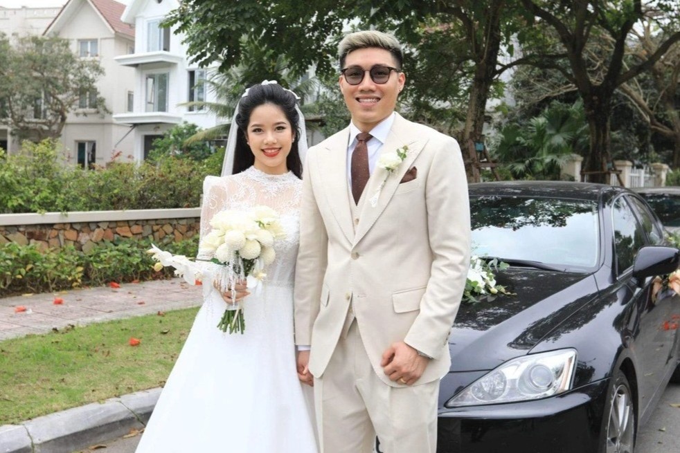 Chu re Viet chi 10 trieu dong cho bo suit cuoi co dang? hinh anh