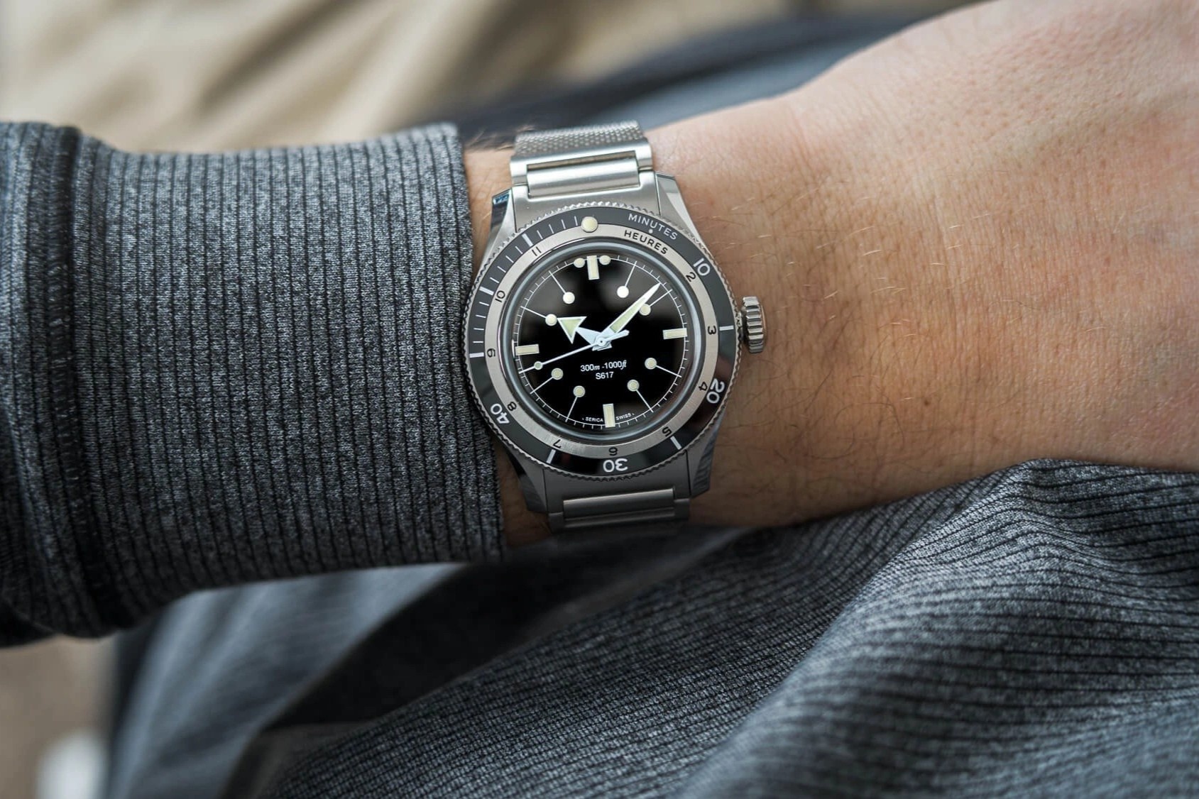 Mau dong ho tu thuong hieu quy mo nho hinh anh