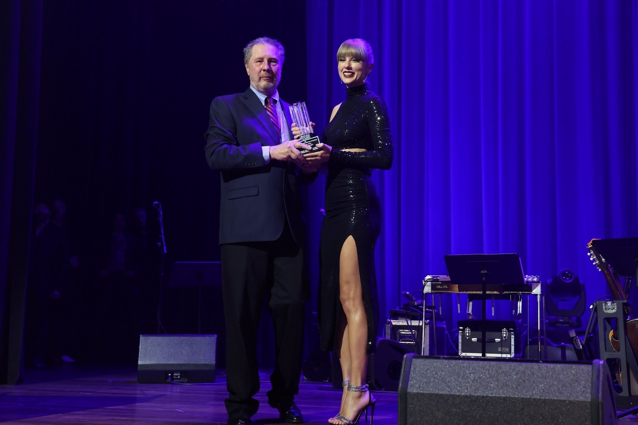 Taylor Swift tao bao anh 7