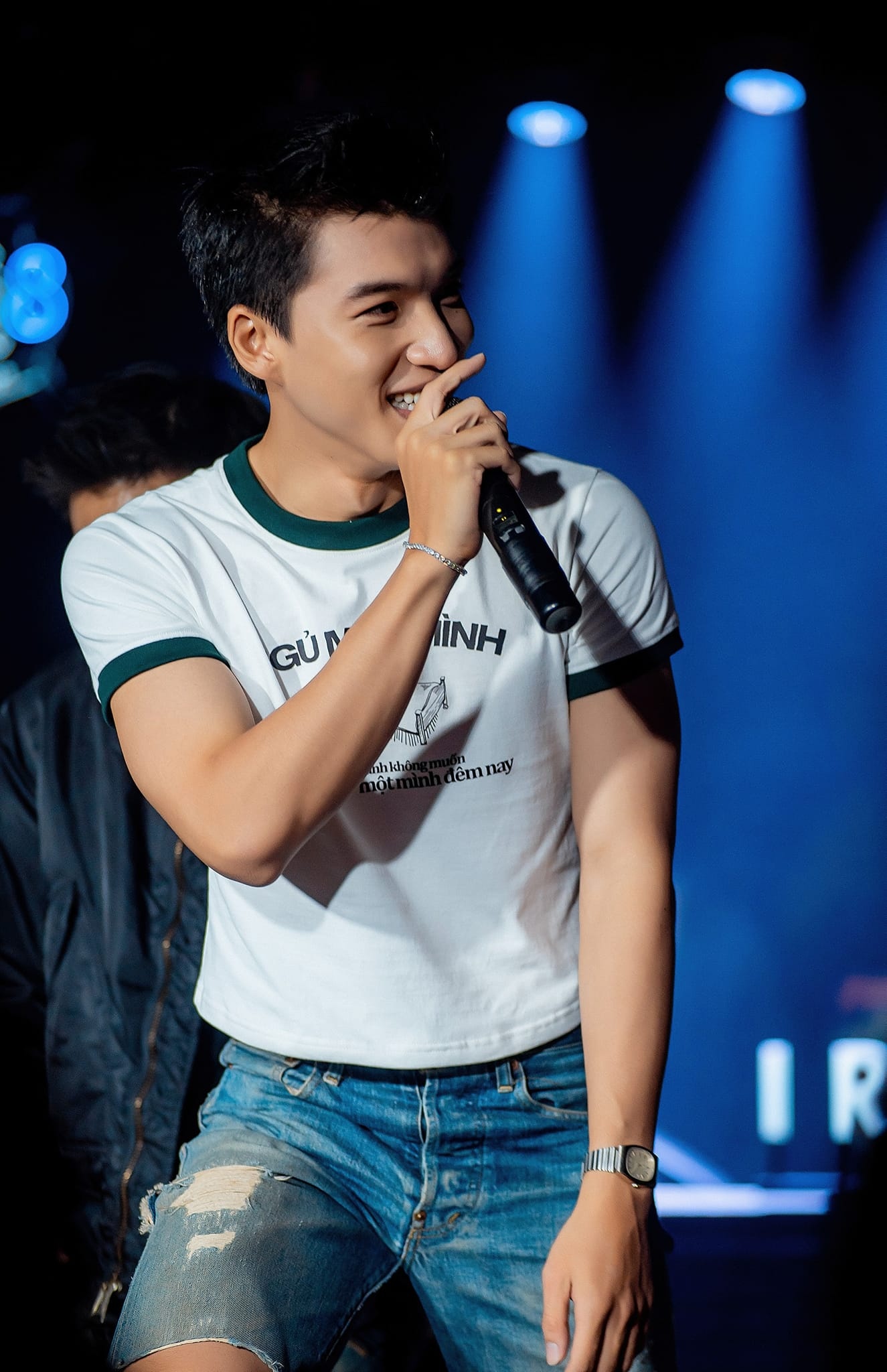 HIEUTHUHAI crop top ảnh 1 HIEUTHUHAI crop top anh 1