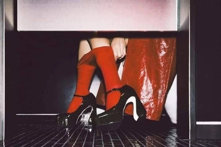 Tap chi thoi trang Han Quoc dang anh nhu hinh chup len hinh anh