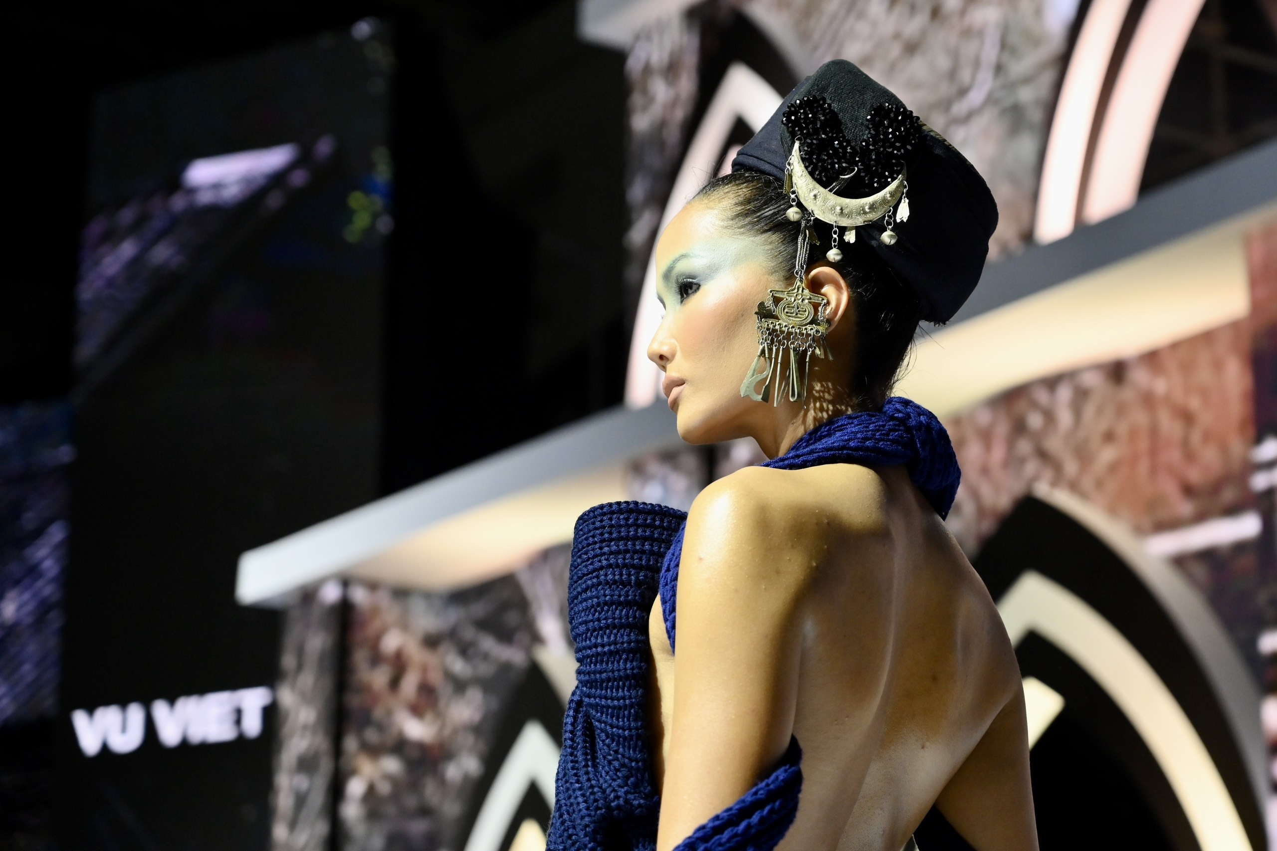 Su goi cam o dem cuoi Tuan le Thoi trang quoc te Viet Nam hinh anh