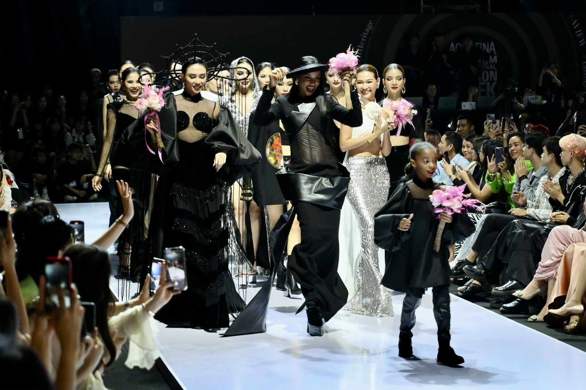 Hoang Yen goi cam anh 1